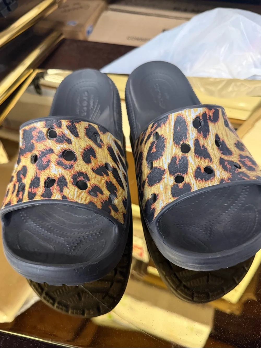 Crocs Classic Animal Print Slide Sandals featuring a leopard pattern SZ 10